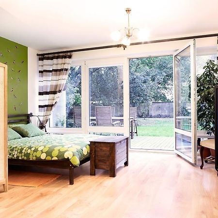 Lovely Garden Flat Near Royal Park Varsavia Camera foto