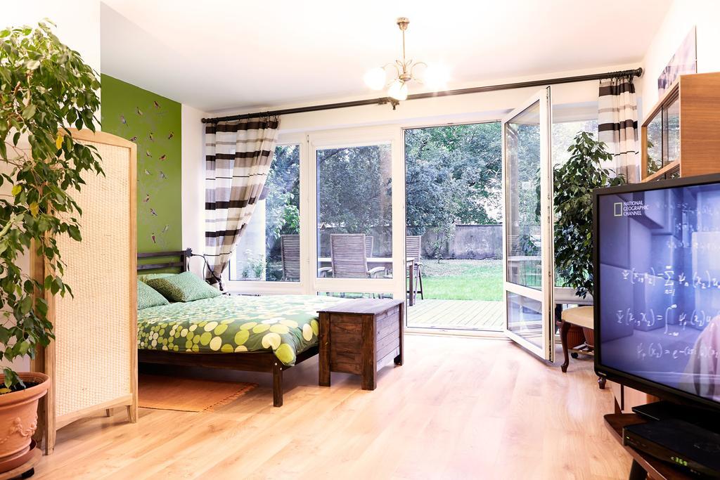 Lovely Garden Flat Near Royal Park Varsavia Camera foto
